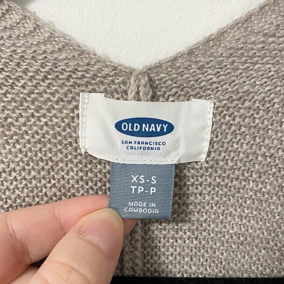 Old Navy Grey/White/Gold Knit Short Sleeve Cape - Picture 3 of 7